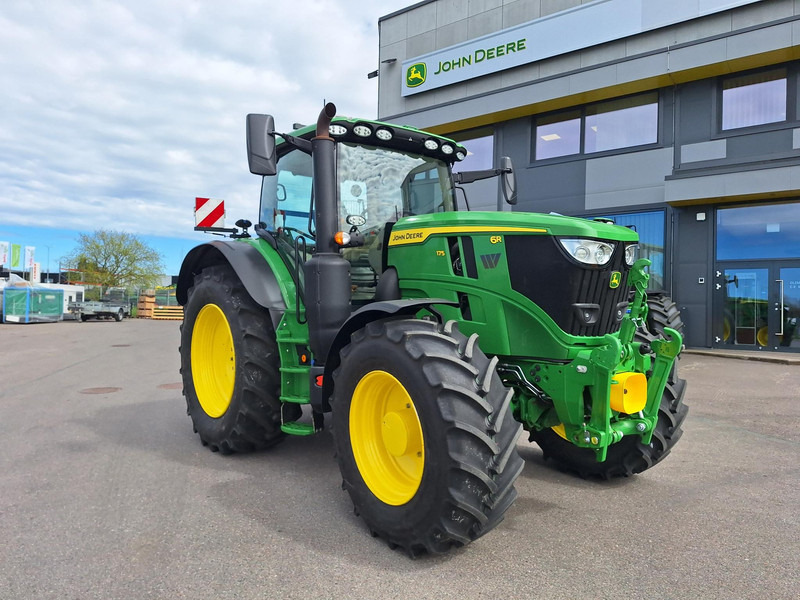 John Deere 6R 175 - Traktor: 1 kép. John Deere 6R 175 - Traktor: 1 kép.
