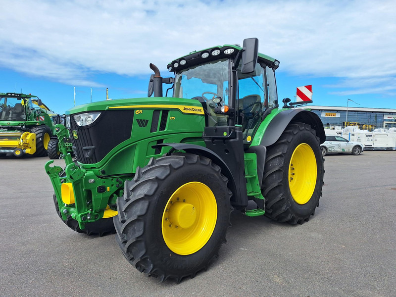 John Deere 6R 175 - Traktor: 3 kép. John Deere 6R 175 - Traktor: 3 kép.