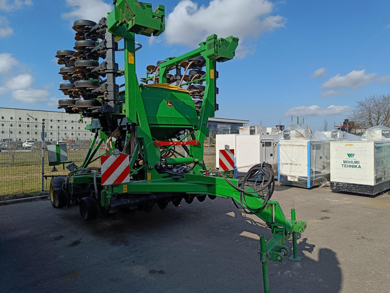 John Deere 750 A - Precíziós vetőgép: 1 kép. John Deere 750 A - Precíziós vetőgép: 1 kép.