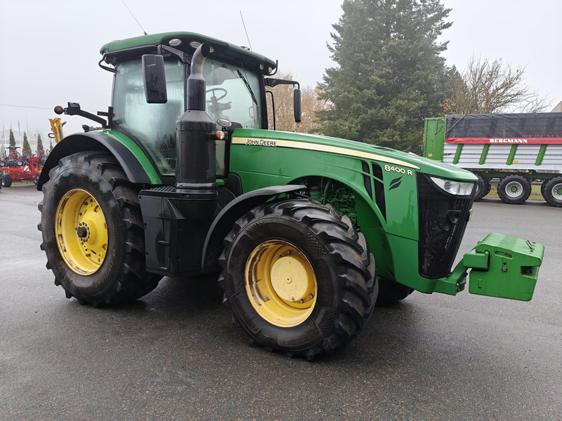 John Deere 8400R - Traktor: 1 kép. John Deere 8400R - Traktor: 1 kép.