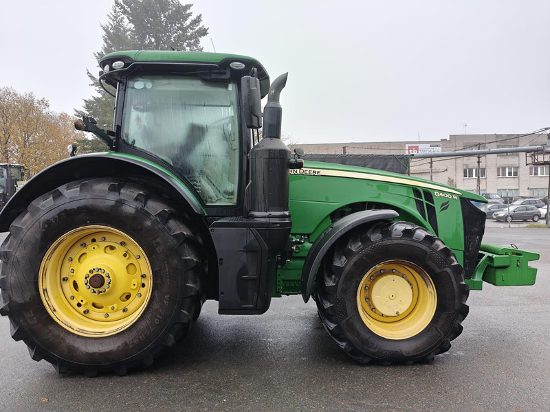 John Deere 8400R - Traktor: 2 kép. John Deere 8400R - Traktor: 2 kép.