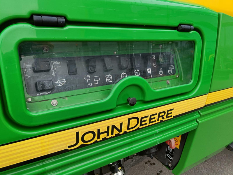 Vontatott permetezők John Deere R962i: 11 kép. Vontatott permetezők John Deere R962i: 11 kép.