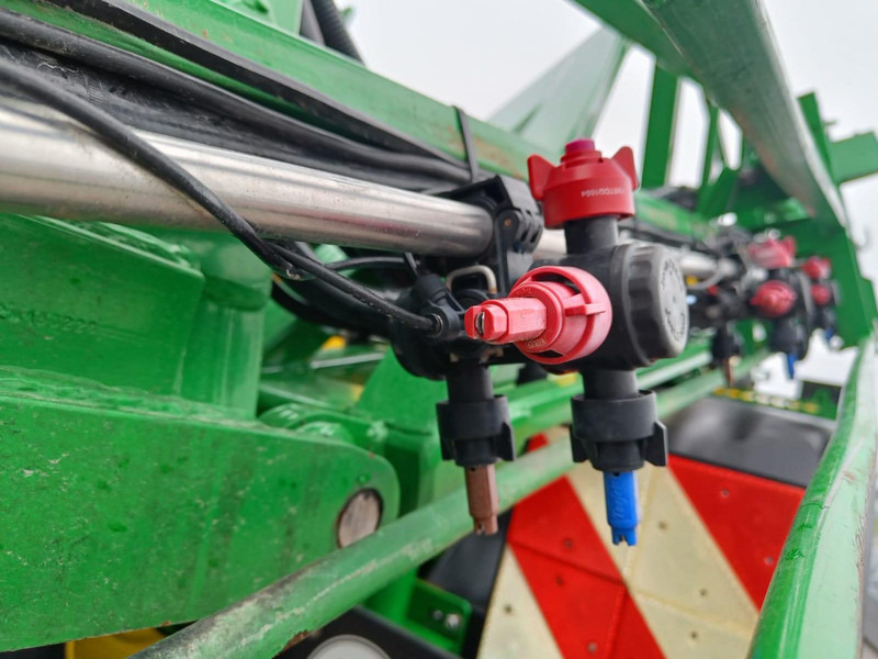 Vontatott permetezők John Deere R962i: 10 kép. Vontatott permetezők John Deere R962i: 10 kép.