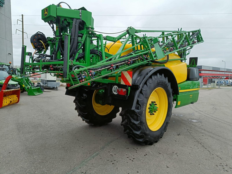Vontatott permetezők John Deere R962i: 8 kép. Vontatott permetezők John Deere R962i: 8 kép.