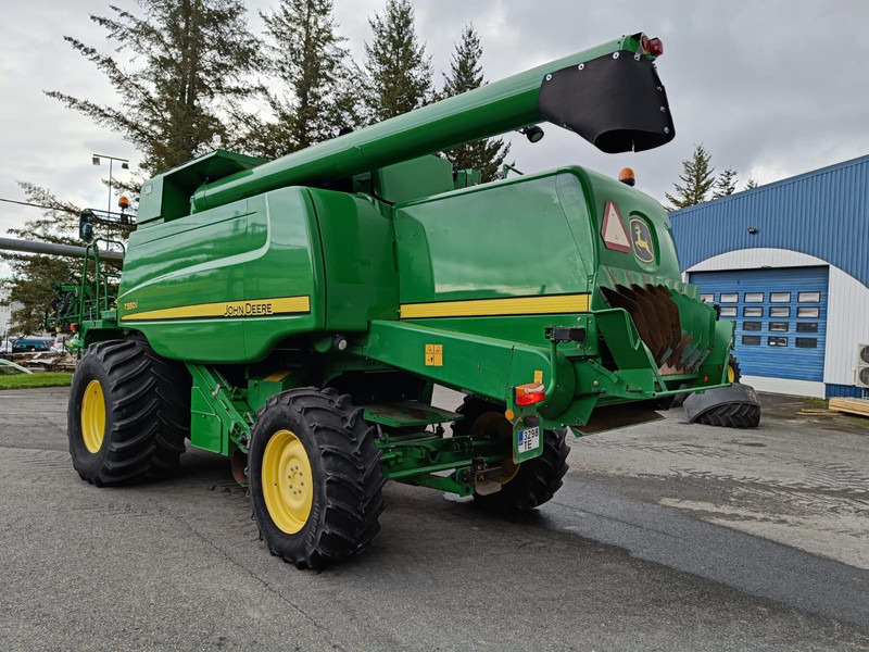John Deere T550 - Kombájn: 5 kép. John Deere T550 - Kombájn: 5 kép.