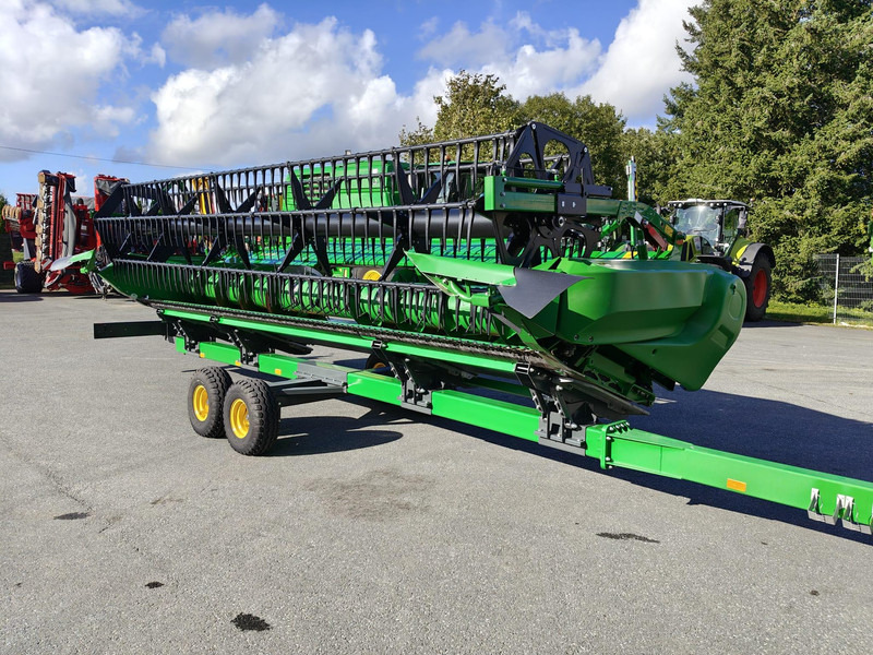 John Deere W650 i 722X - Kombájn: 2 kép. John Deere W650 i 722X - Kombájn: 2 kép.