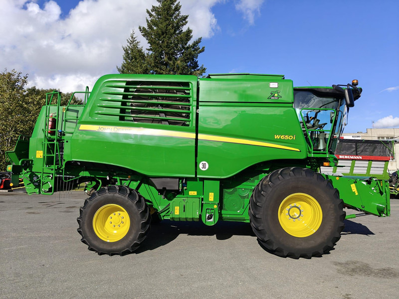John Deere W650 i 722X - Kombájn: 3 kép. John Deere W650 i 722X - Kombájn: 3 kép.