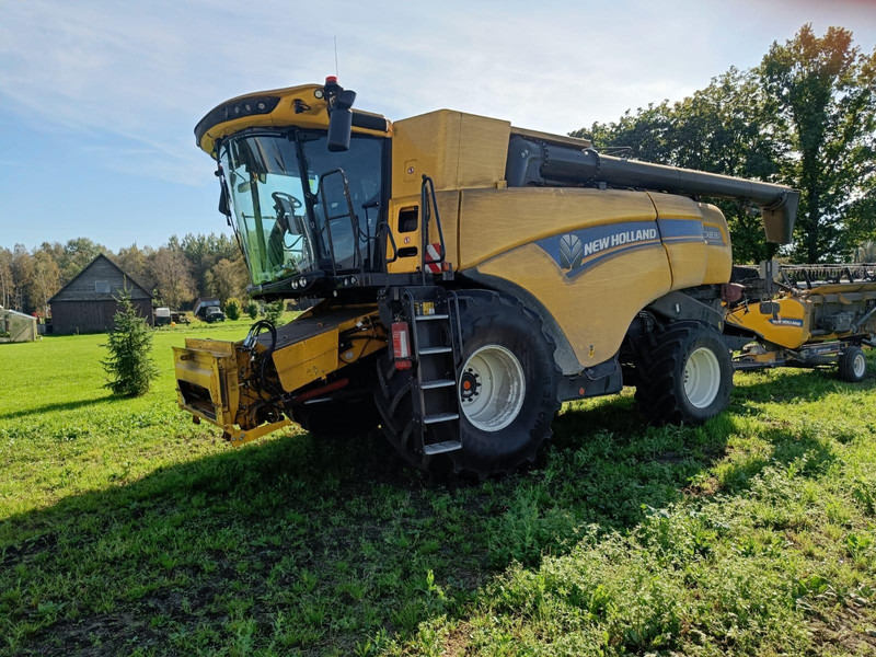 New Holland CX 8.90 - Kombájn: 1 kép. New Holland CX 8.90 - Kombájn: 1 kép.