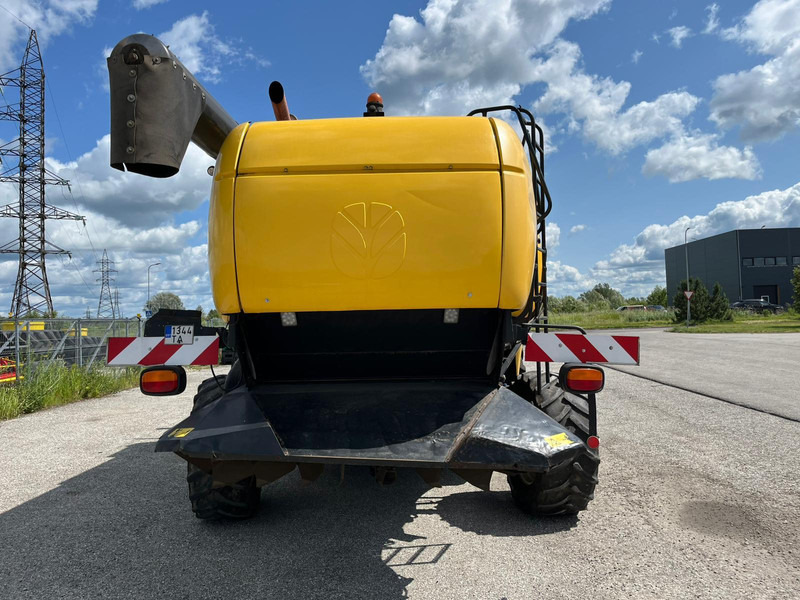 New Holland CX 860 - Kombájn: 4 kép. New Holland CX 860 - Kombájn: 4 kép.