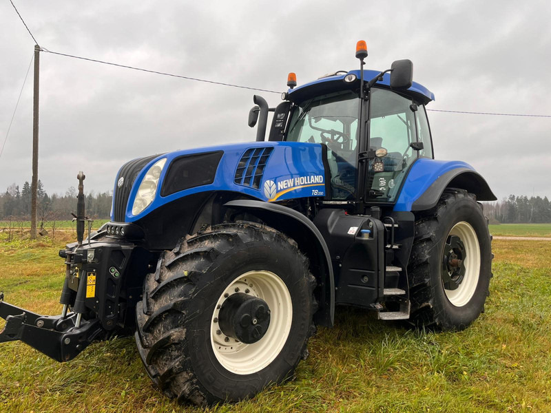 New Holland T8.330 - Traktor: 2 kép. New Holland T8.330 - Traktor: 2 kép.