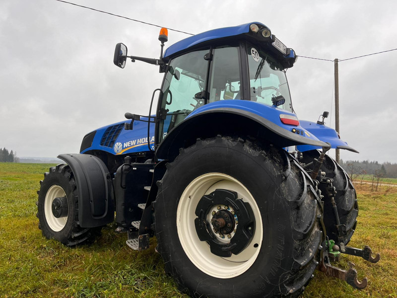 New Holland T8.330 - Traktor: 3 kép. New Holland T8.330 - Traktor: 3 kép.