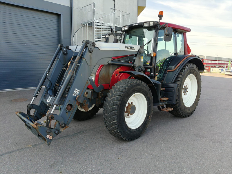 Valtra N101 - Traktor: 1 kép. Valtra N101 - Traktor: 1 kép.