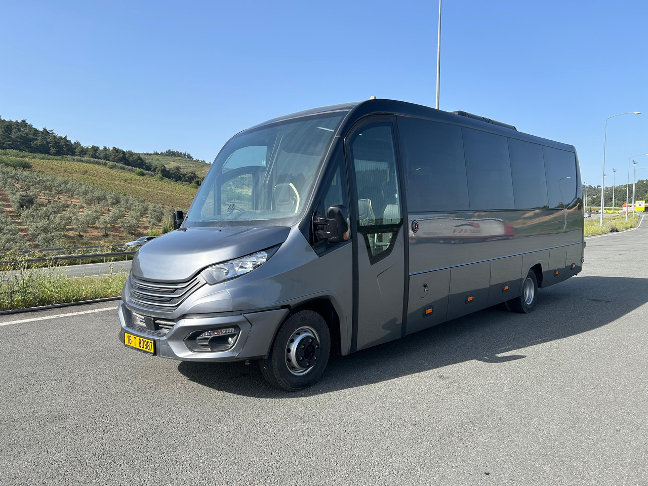 IVECO DAILY - RIGHT HAND DRIVE TOURISTIC VEHICLE - Távolsági busz: 4 kép. IVECO DAILY - RIGHT HAND DRIVE TOURISTIC VEHICLE - Távolsági busz: 4 kép.