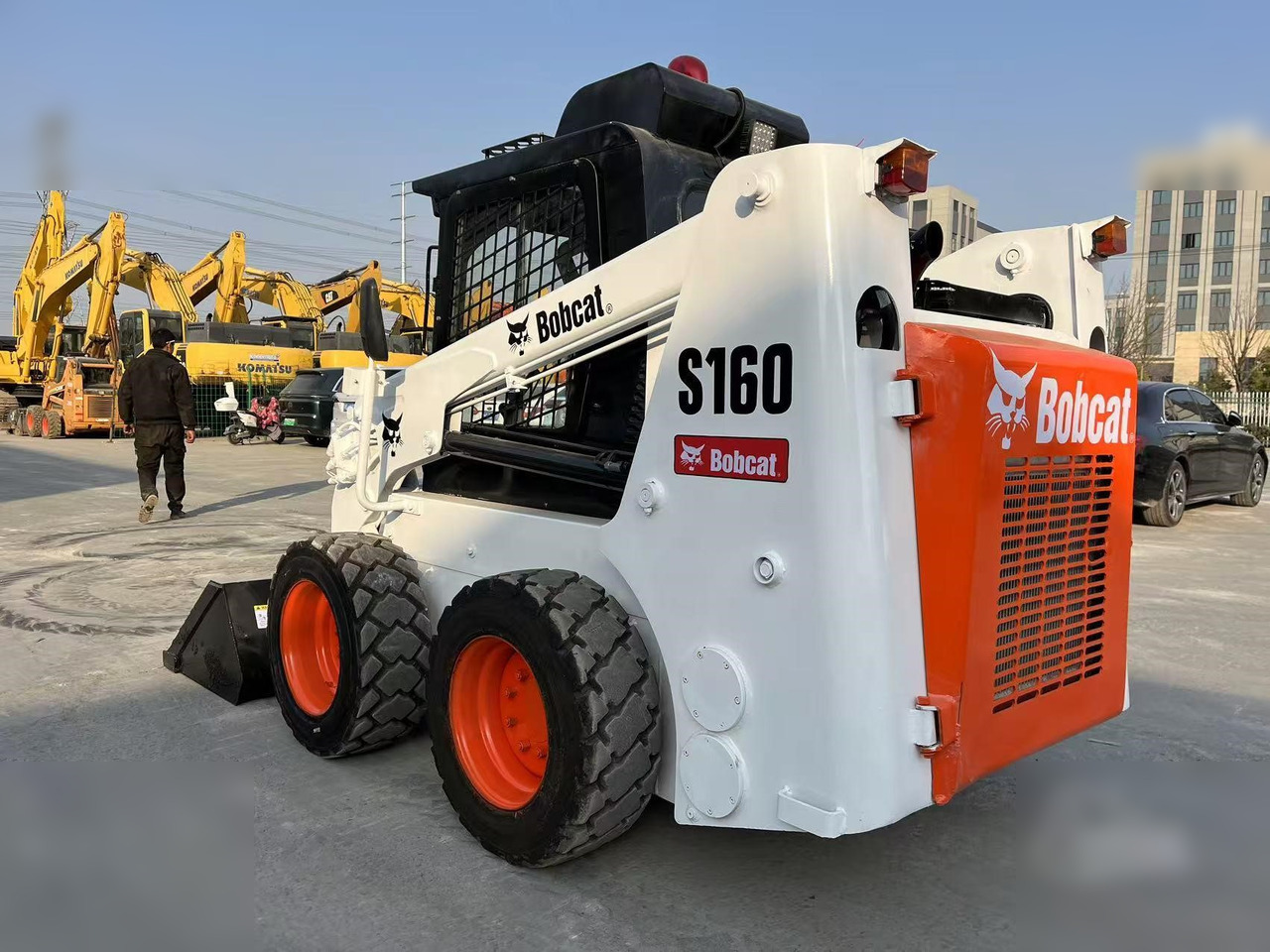 BOBCAT S160 - Mini homlokrakodó: 5 kép. BOBCAT S160 - Mini homlokrakodó: 5 kép.