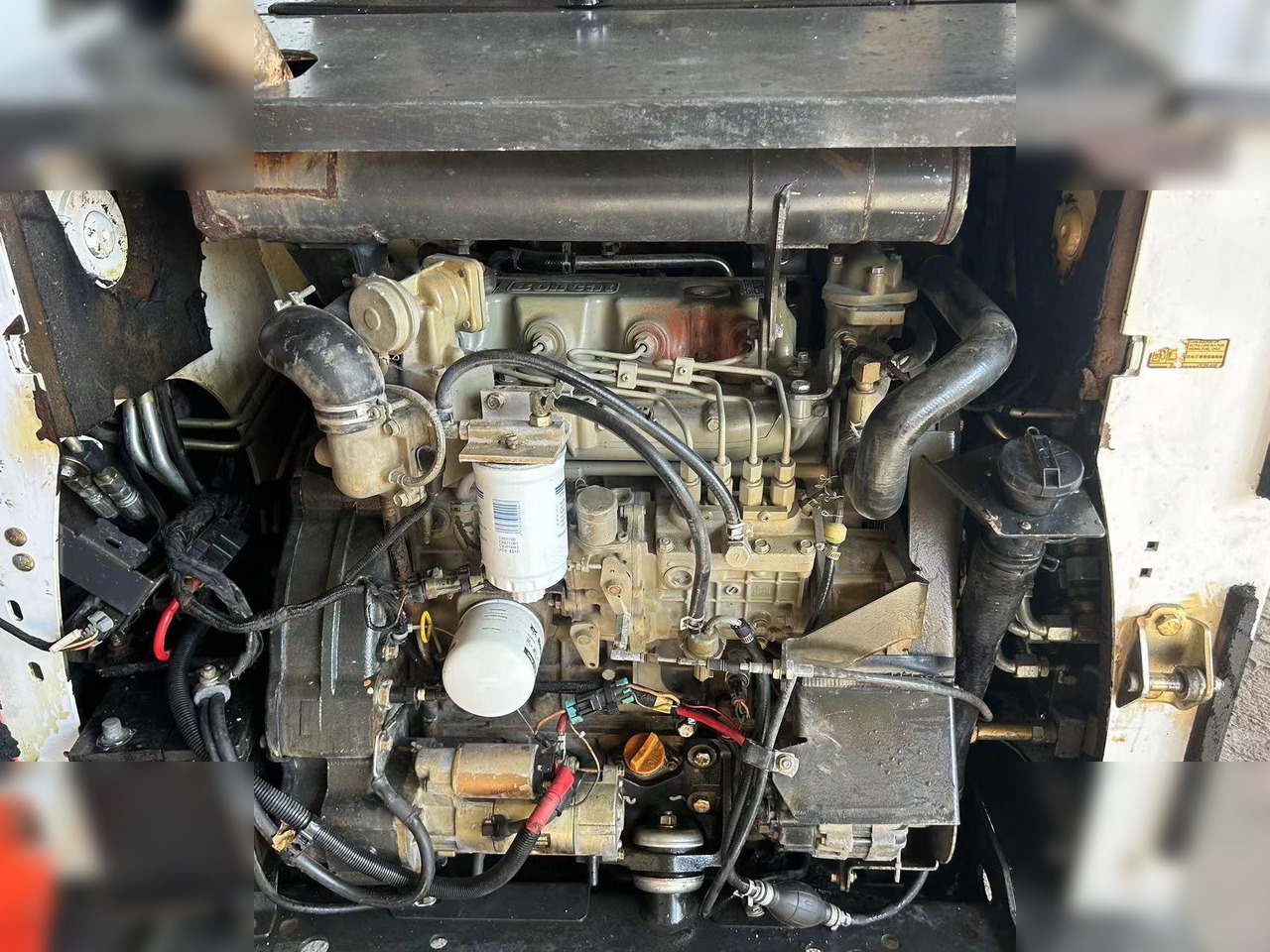 BOBCAT S750 - Mini homlokrakodó: 5 kép. BOBCAT S750 - Mini homlokrakodó: 5 kép.