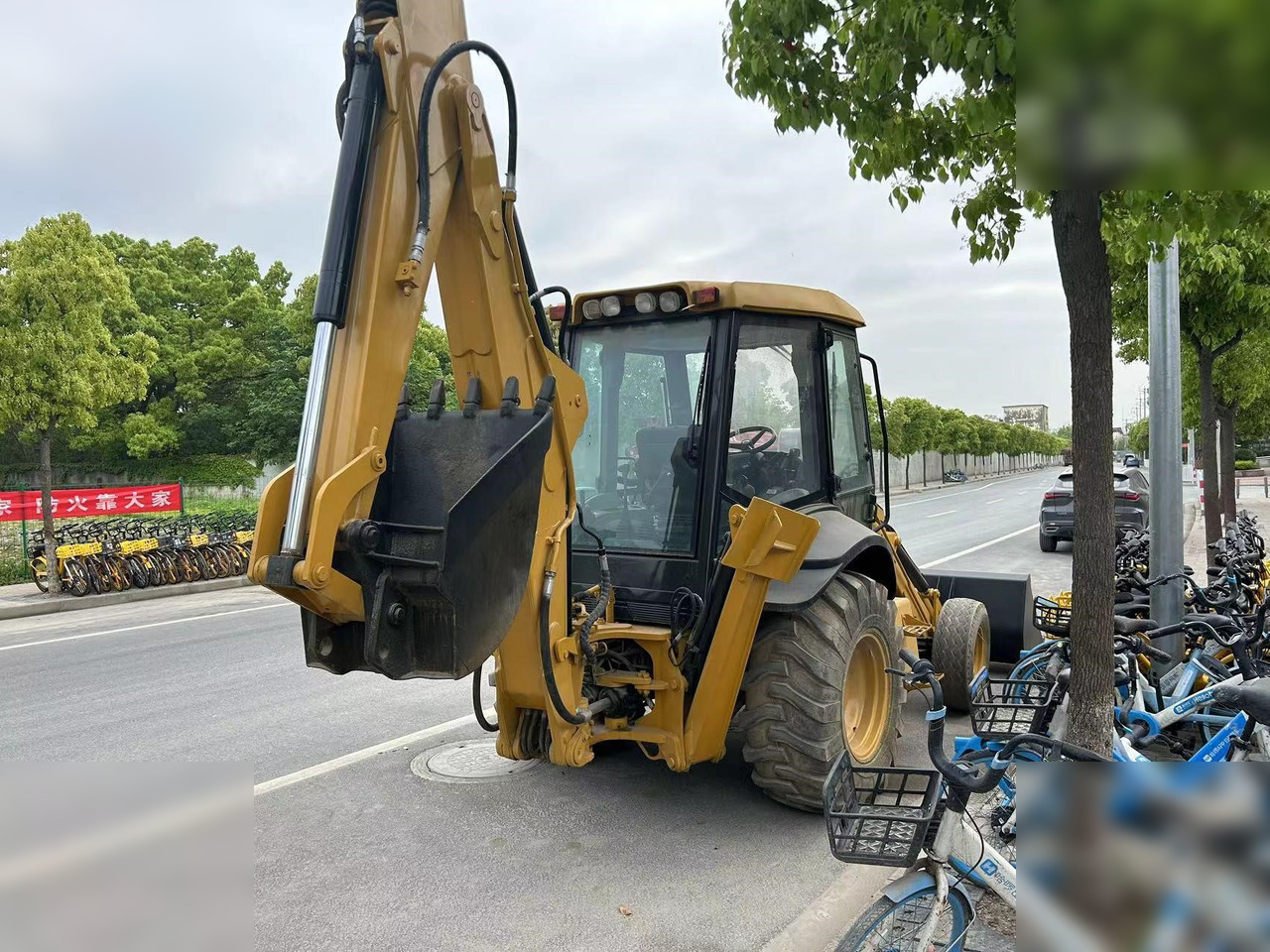 CASE 580 - Kotrórakodó: 4 kép. CASE 580 - Kotrórakodó: 4 kép.