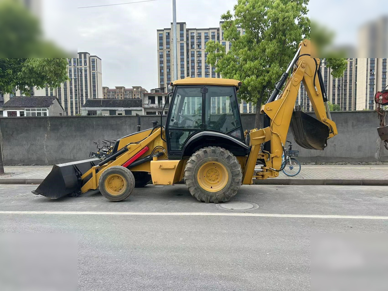 CASE 580 - Kotrórakodó: 5 kép. CASE 580 - Kotrórakodó: 5 kép.