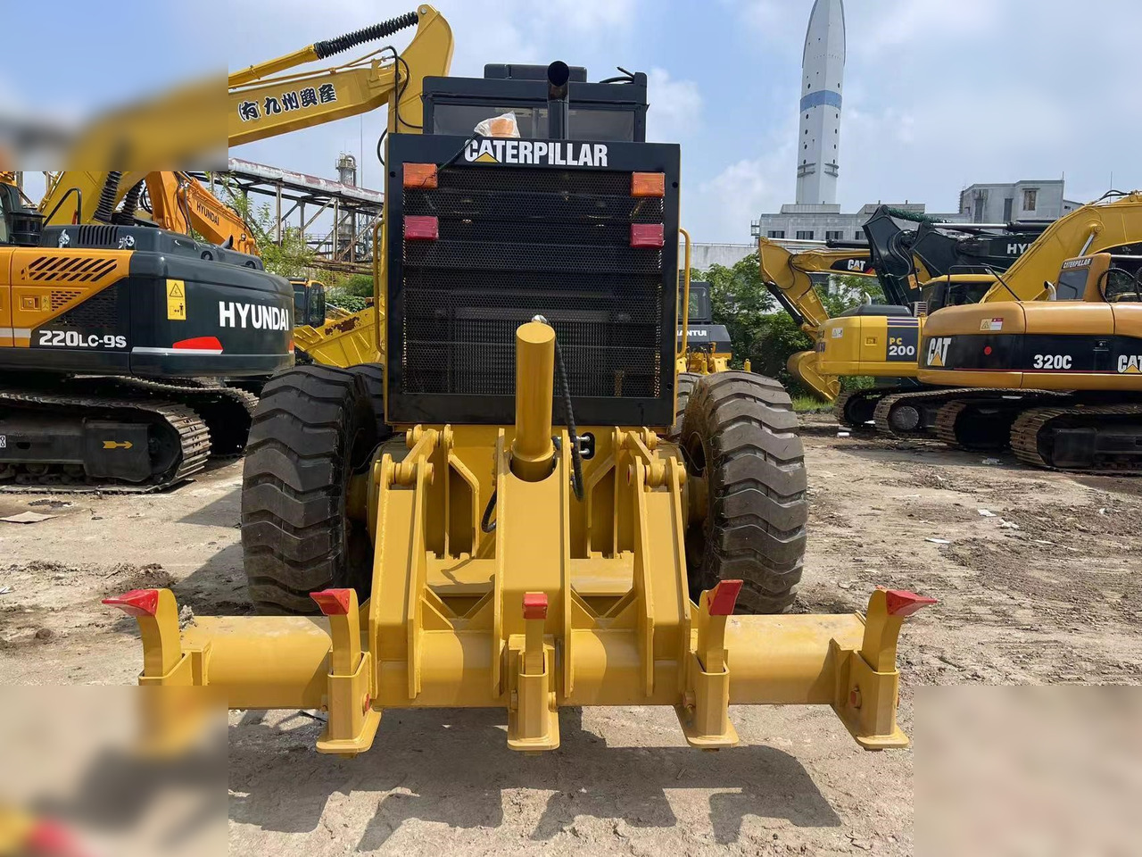 CATERPILLAR 120H - Gréder: 4 kép. CATERPILLAR 120H - Gréder: 4 kép.