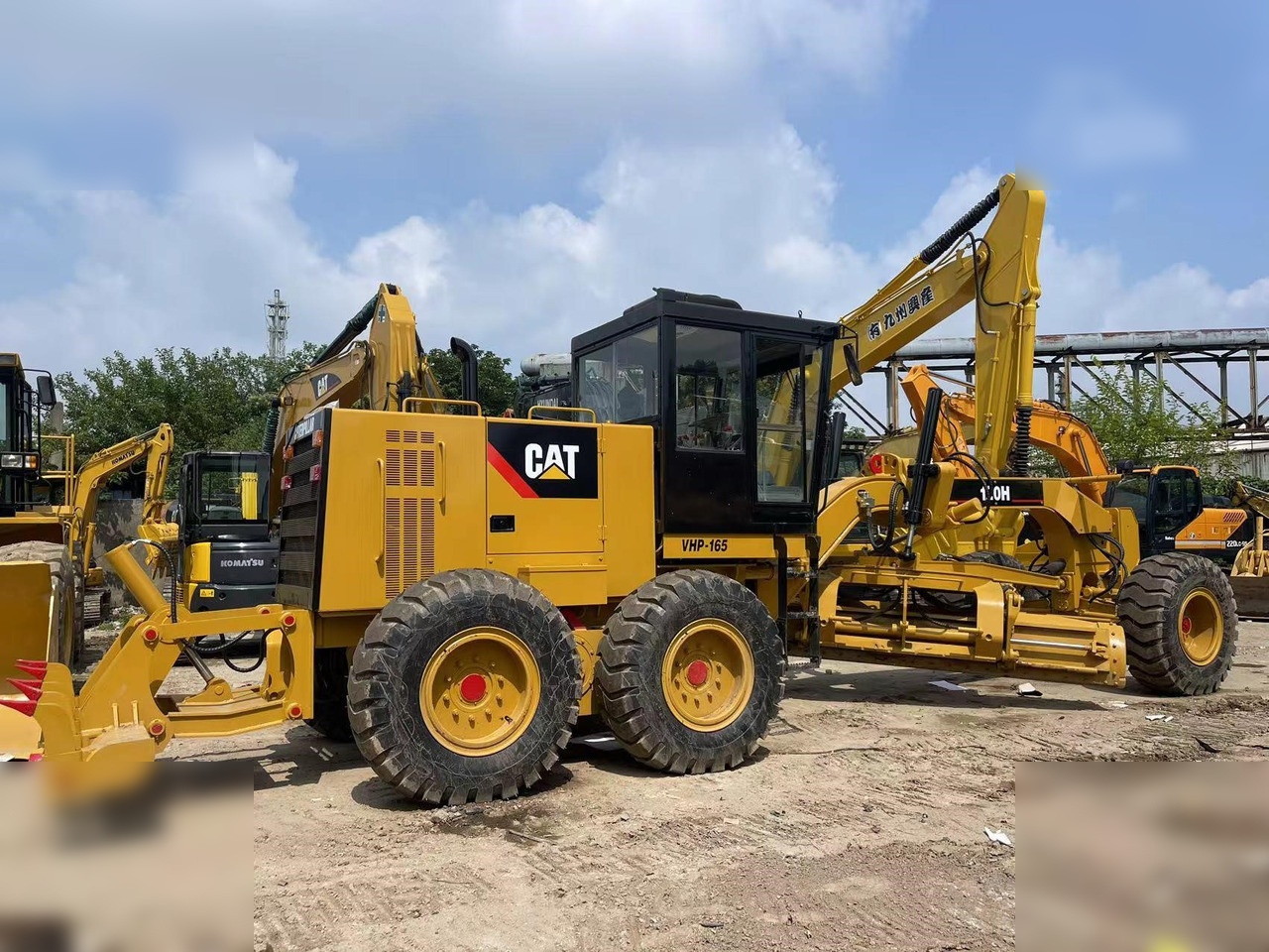 CATERPILLAR 120H - Gréder: 2 kép. CATERPILLAR 120H - Gréder: 2 kép.