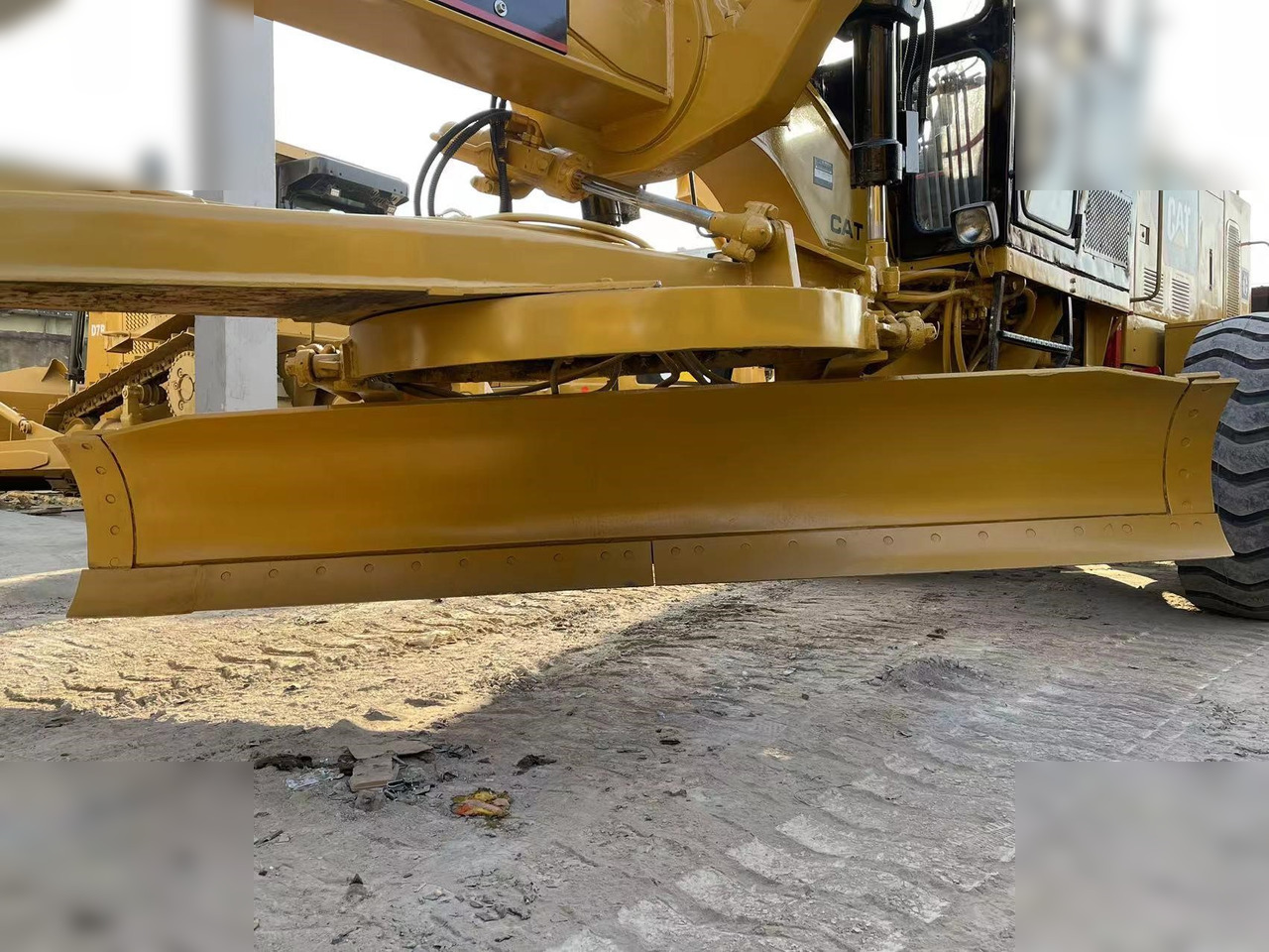 CATERPILLAR 140H - Gréder: 5 kép. CATERPILLAR 140H - Gréder: 5 kép.