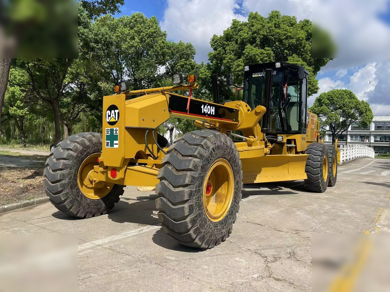 CATERPILLAR 140H - Gréder: 4 kép. CATERPILLAR 140H - Gréder: 4 kép.