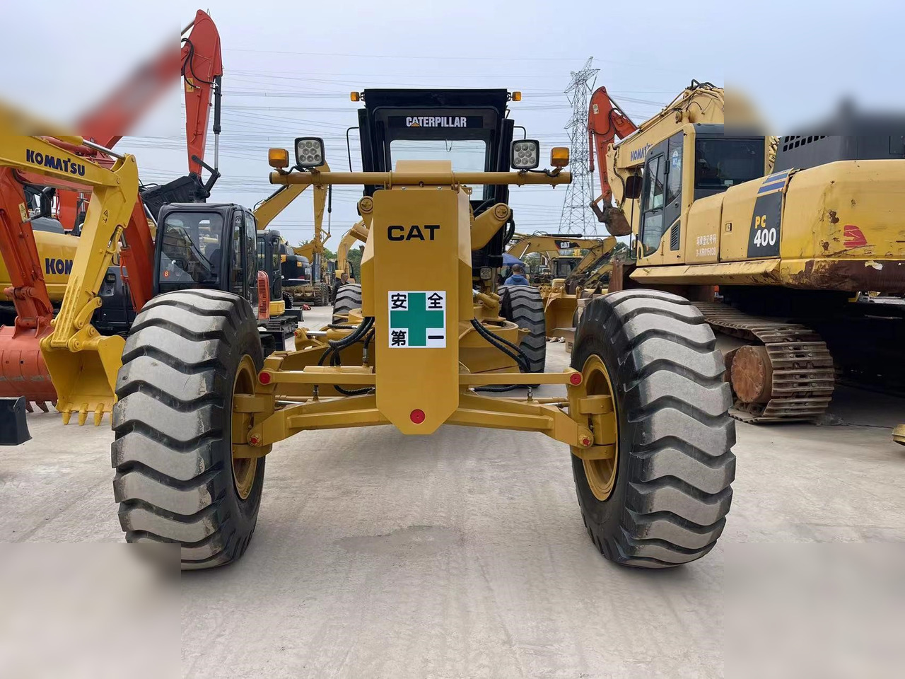 CATERPILLAR 140H - Gréder: 4 kép. CATERPILLAR 140H - Gréder: 4 kép.