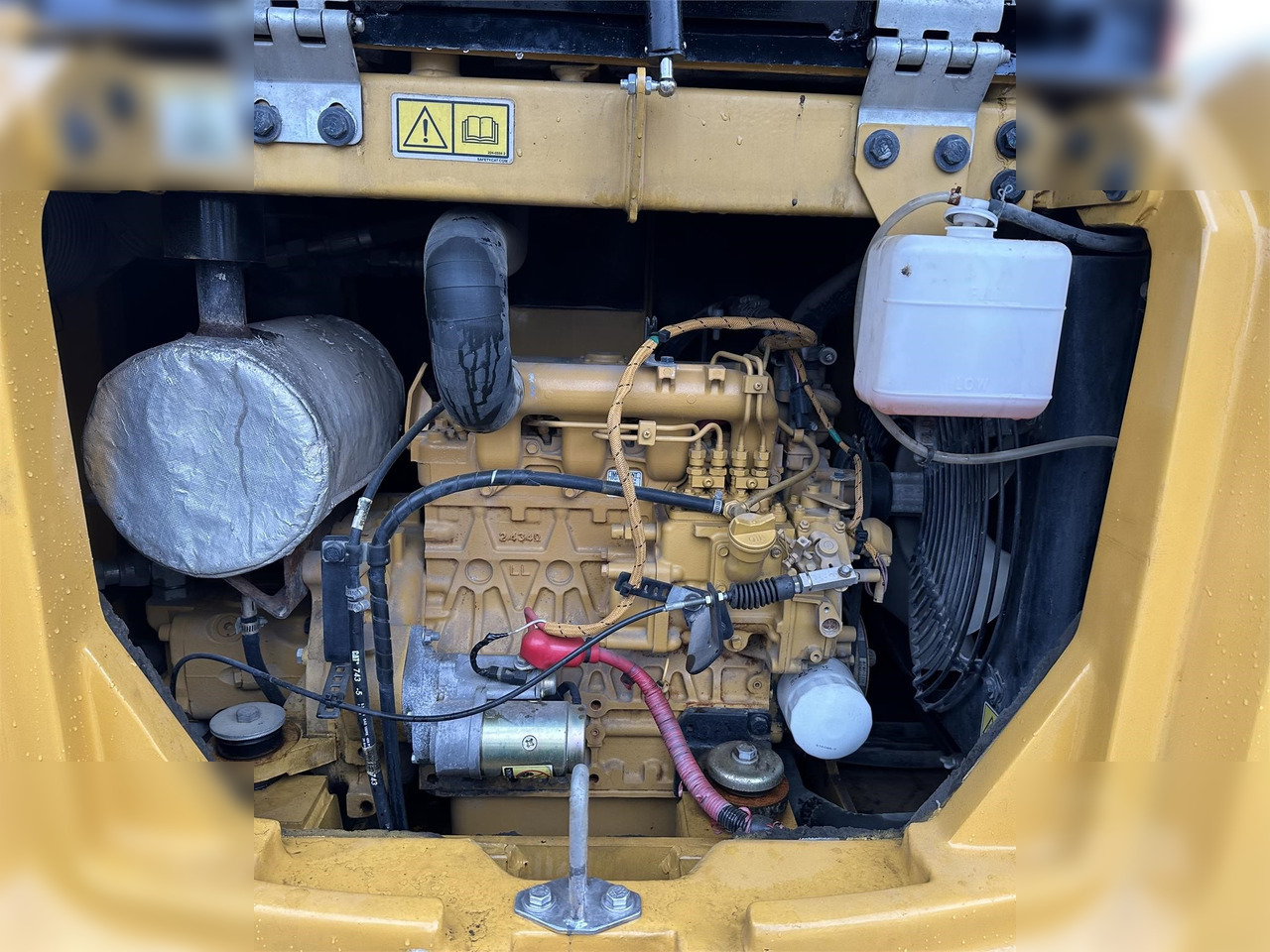 CATERPILLAR 305.5E2 CR - Minikotró: 5 kép. CATERPILLAR 305.5E2 CR - Minikotró: 5 kép.