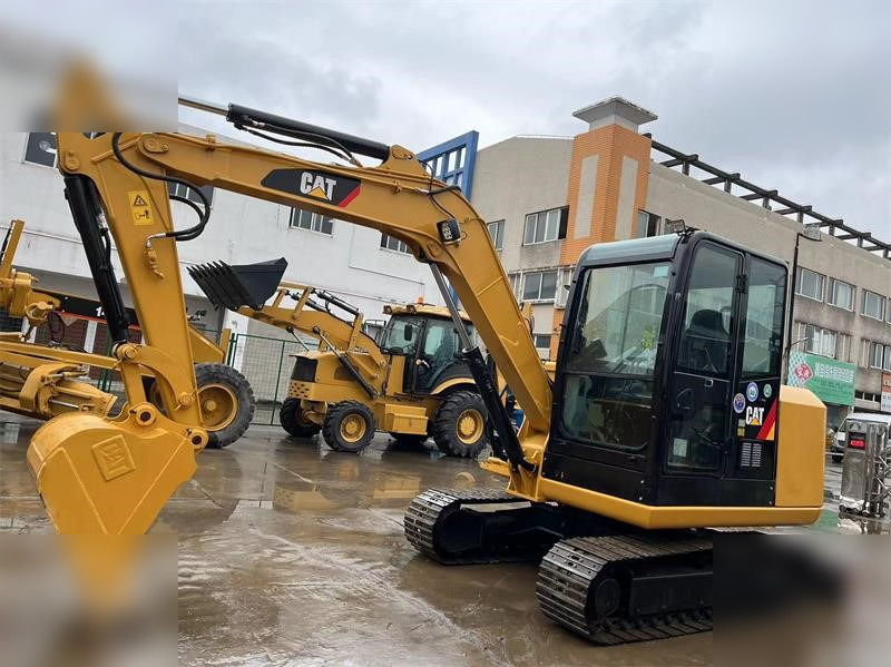 CATERPILLAR 305.5E2 - Minikotró: 2 kép. CATERPILLAR 305.5E2 - Minikotró: 2 kép.