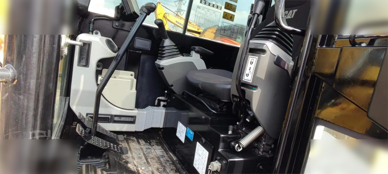 CATERPILLAR 305.5E2 - Minikotró: 3 kép. CATERPILLAR 305.5E2 - Minikotró: 3 kép.