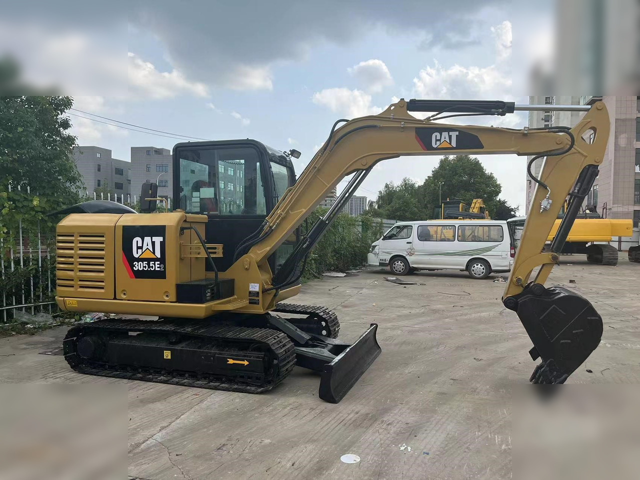 CATERPILLAR 305.5E2 - Minikotró: 3 kép. CATERPILLAR 305.5E2 - Minikotró: 3 kép.