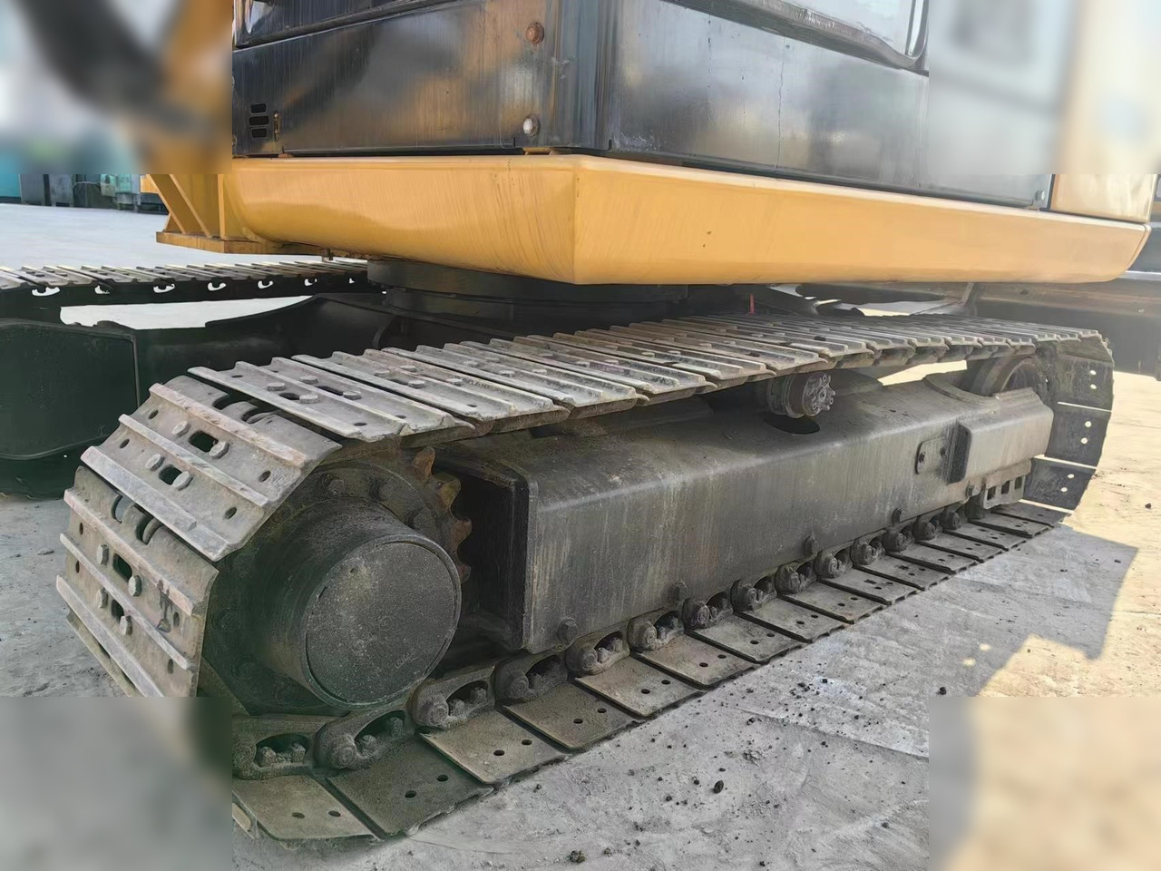 CATERPILLAR 305.5E2 - Minikotró: 5 kép. CATERPILLAR 305.5E2 - Minikotró: 5 kép.