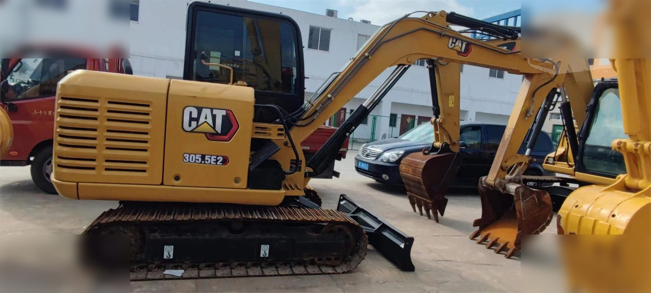 CATERPILLAR 305.5E2 - Minikotró: 1 kép. CATERPILLAR 305.5E2 - Minikotró: 1 kép.