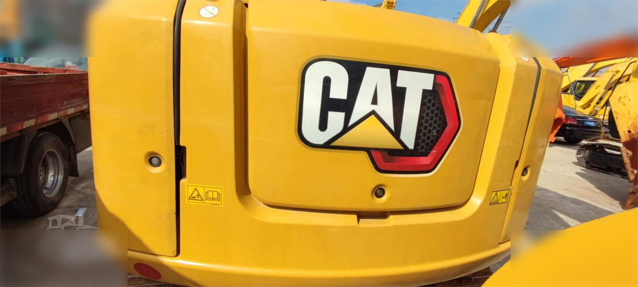 CATERPILLAR 305.5E2 - Minikotró: 2 kép. CATERPILLAR 305.5E2 - Minikotró: 2 kép.