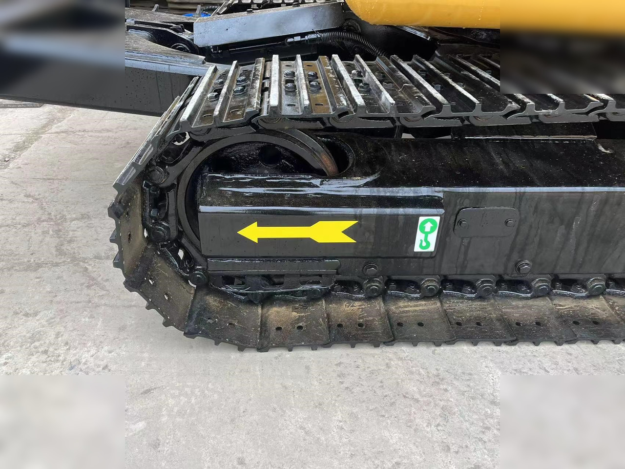 CATERPILLAR 305.5E2 - Minikotró: 5 kép. CATERPILLAR 305.5E2 - Minikotró: 5 kép.