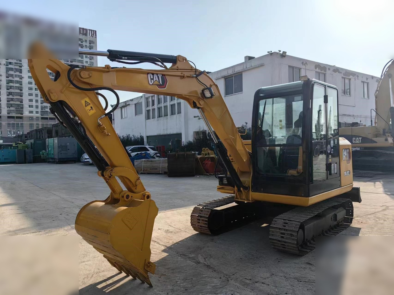 CATERPILLAR 305.5E2 - Minikotró: 2 kép. CATERPILLAR 305.5E2 - Minikotró: 2 kép.