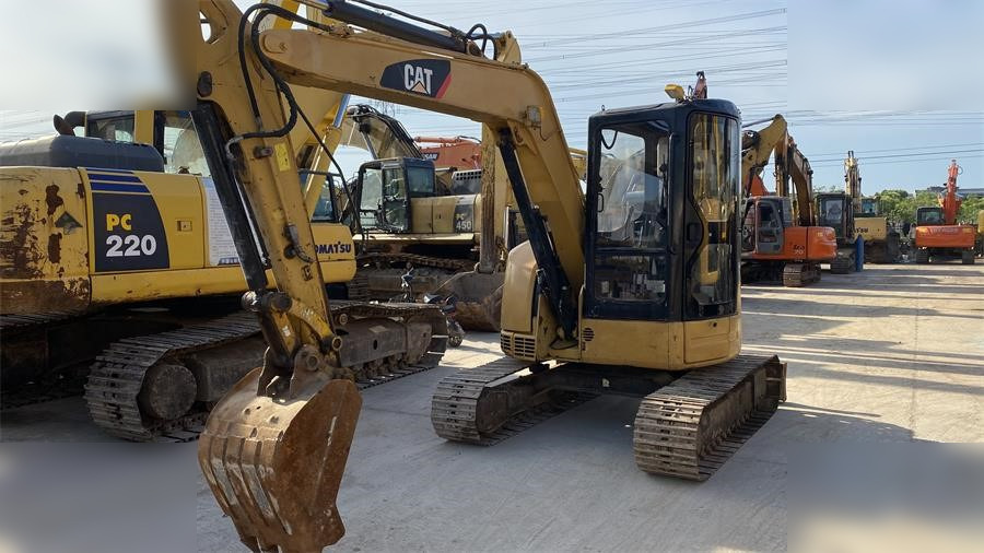 CATERPILLAR 305C CR - Minikotró: 1 kép. CATERPILLAR 305C CR - Minikotró: 1 kép.