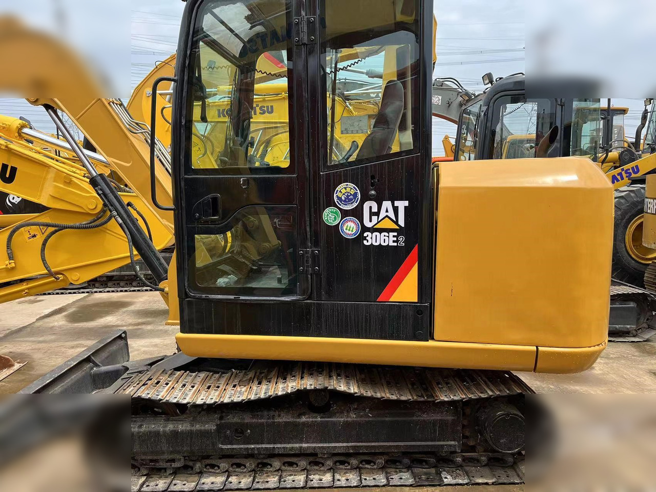 CATERPILLAR 306E2 - Lánctalpas kotró: 2 kép. CATERPILLAR 306E2 - Lánctalpas kotró: 2 kép.