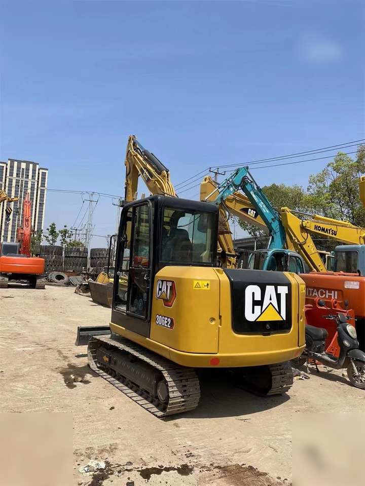 CATERPILLAR 306E2 - Lánctalpas kotró: 3 kép. CATERPILLAR 306E2 - Lánctalpas kotró: 3 kép.