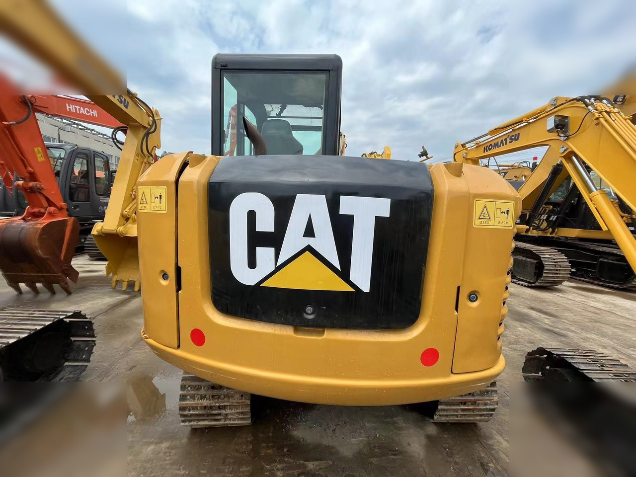 CATERPILLAR 306E2 - Lánctalpas kotró: 3 kép. CATERPILLAR 306E2 - Lánctalpas kotró: 3 kép.