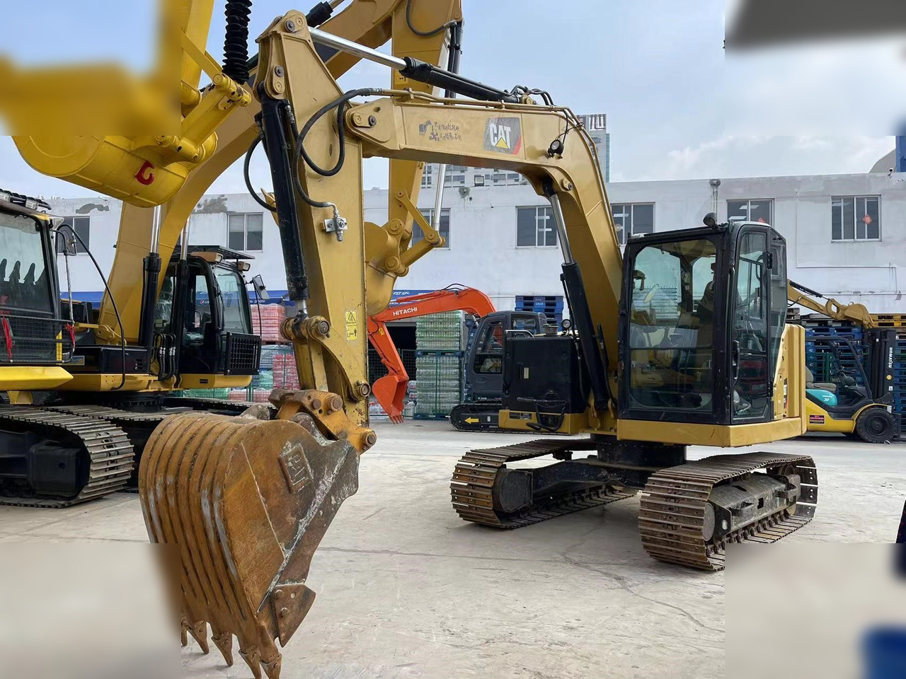 CATERPILLAR 307.5 - Lánctalpas kotró: 3 kép. CATERPILLAR 307.5 - Lánctalpas kotró: 3 kép.