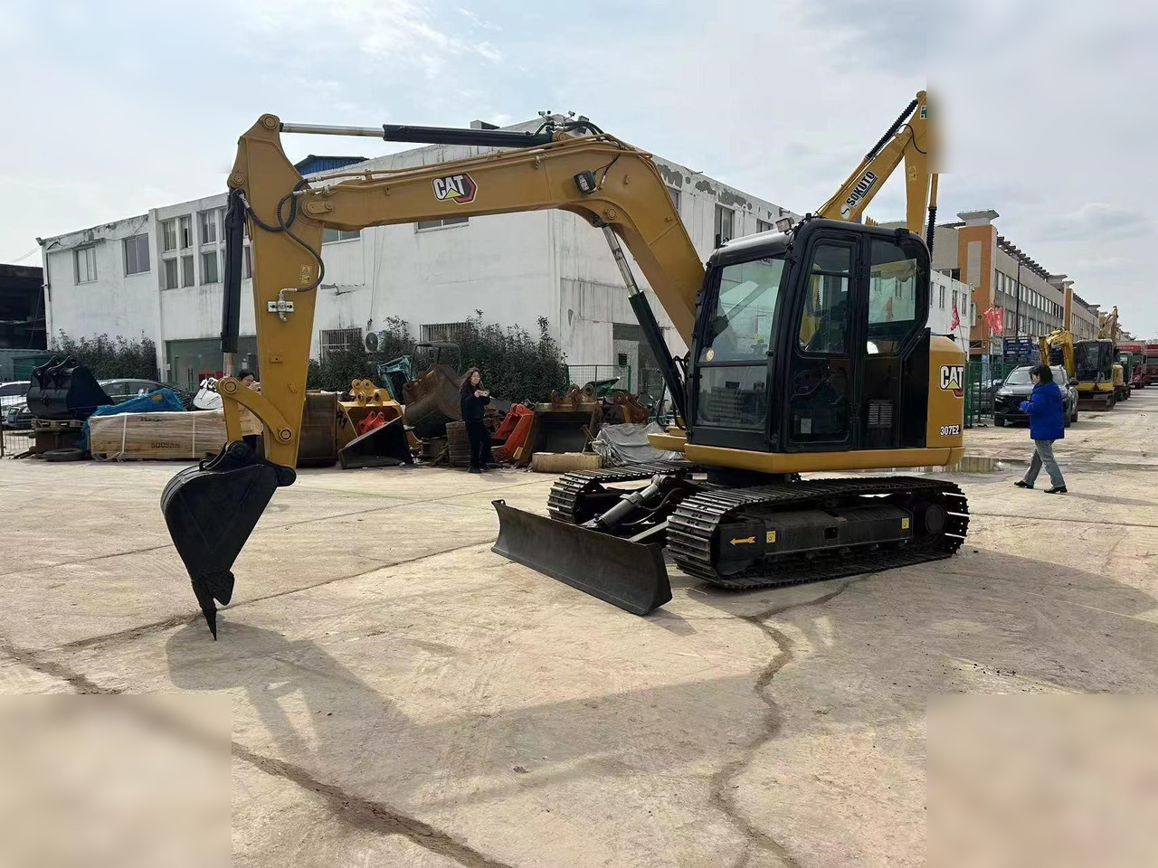 CATERPILLAR 307E2 - Lánctalpas kotró: 1 kép. CATERPILLAR 307E2 - Lánctalpas kotró: 1 kép.
