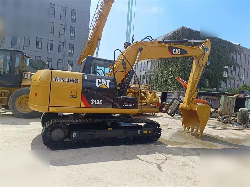 CATERPILLAR 312D - Lánctalpas kotró: 2 kép. CATERPILLAR 312D - Lánctalpas kotró: 2 kép.