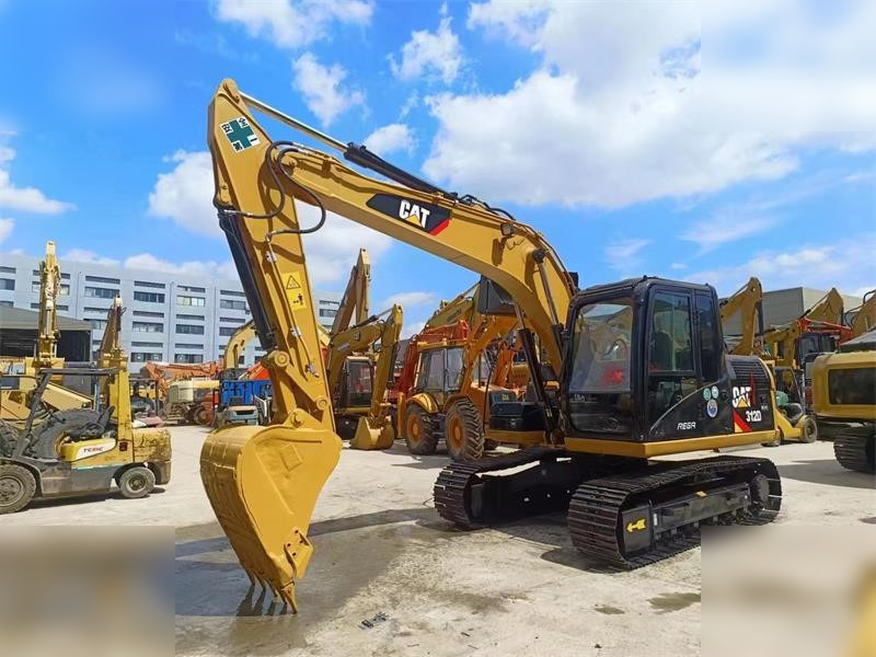 CATERPILLAR 312D - Lánctalpas kotró: 3 kép. CATERPILLAR 312D - Lánctalpas kotró: 3 kép.