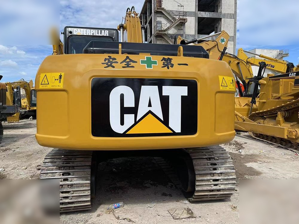 CATERPILLAR 315D - Lánctalpas kotró: 2 kép. CATERPILLAR 315D - Lánctalpas kotró: 2 kép.