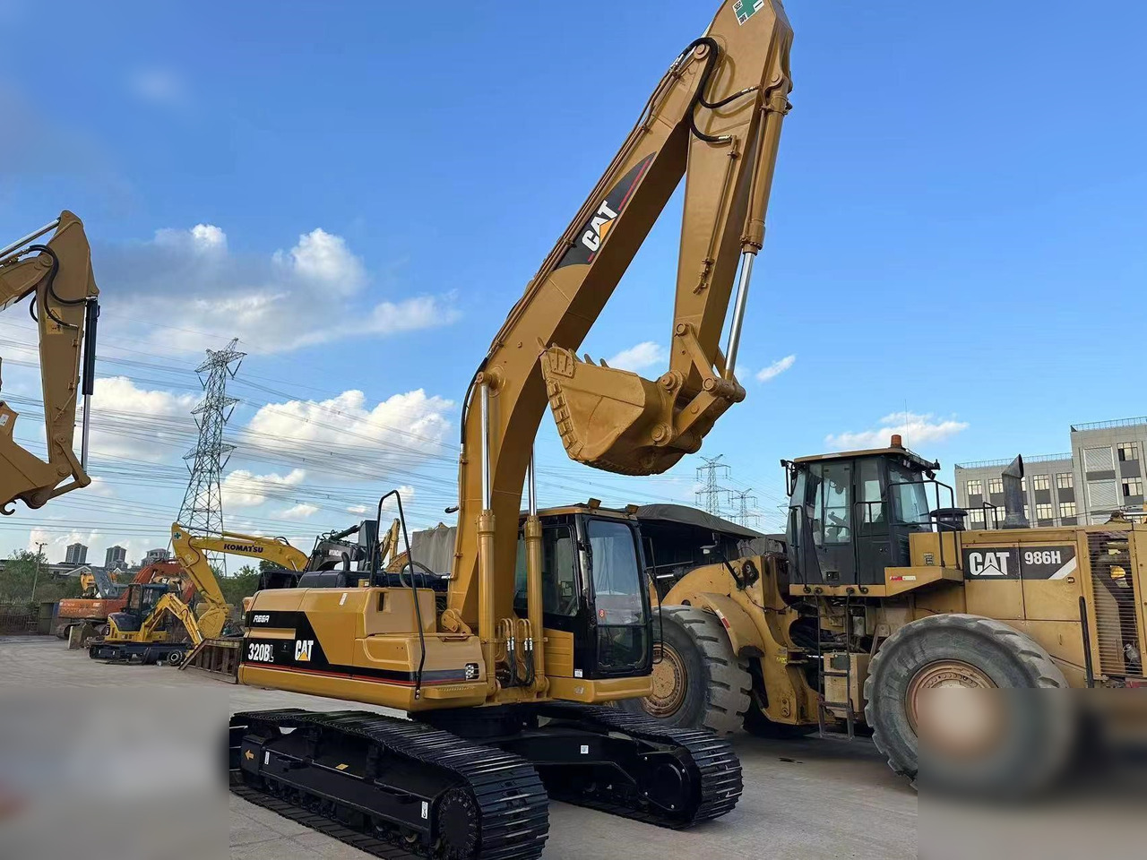 CATERPILLAR 320BL - Lánctalpas kotró: 5 kép. CATERPILLAR 320BL - Lánctalpas kotró: 5 kép.