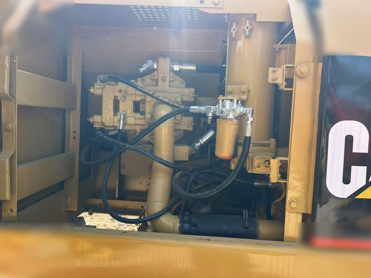 CATERPILLAR 320BL - Lánctalpas kotró: 5 kép. CATERPILLAR 320BL - Lánctalpas kotró: 5 kép.