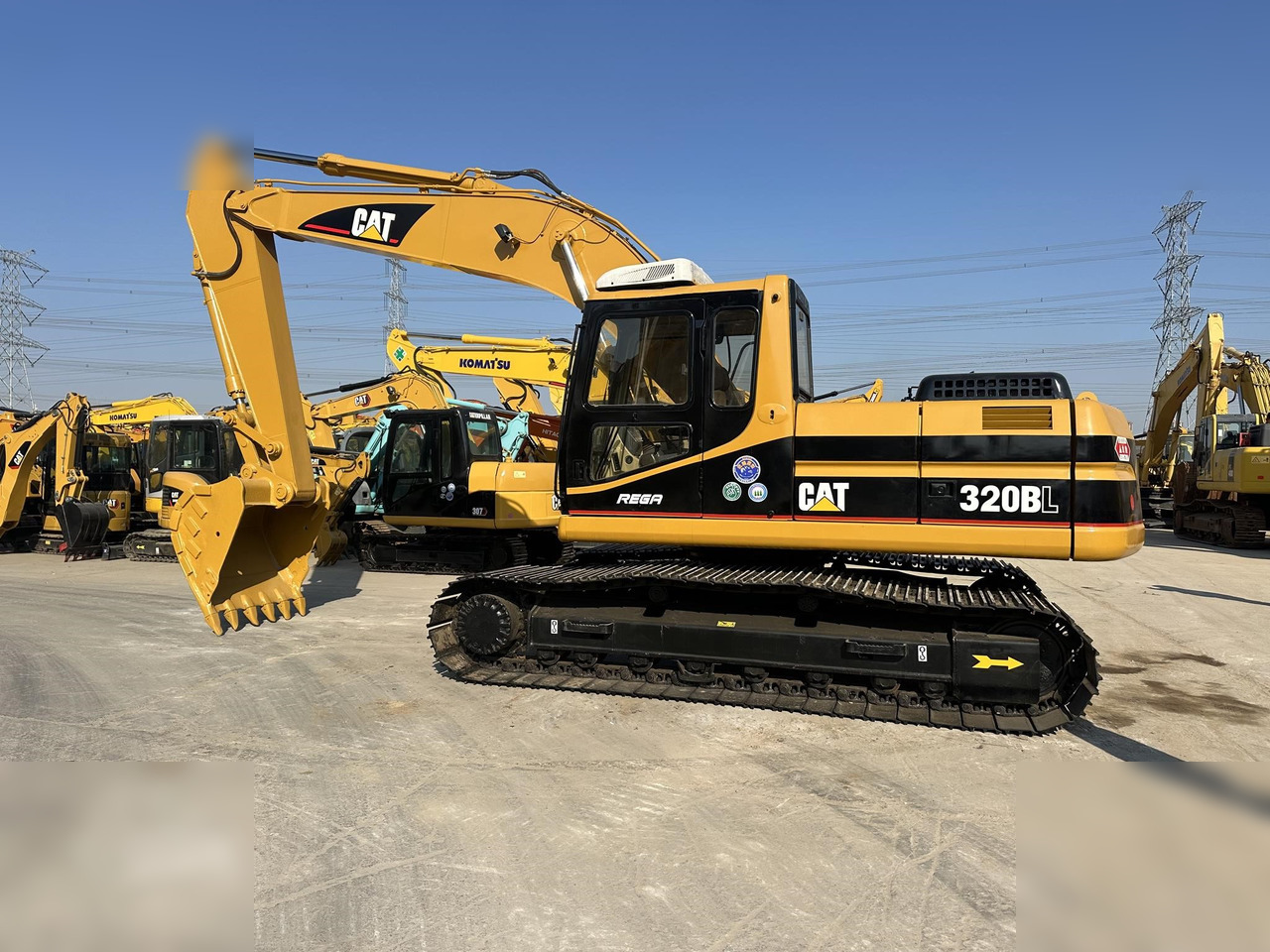 CATERPILLAR 320BL - Lánctalpas kotró: 1 kép. CATERPILLAR 320BL - Lánctalpas kotró: 1 kép.
