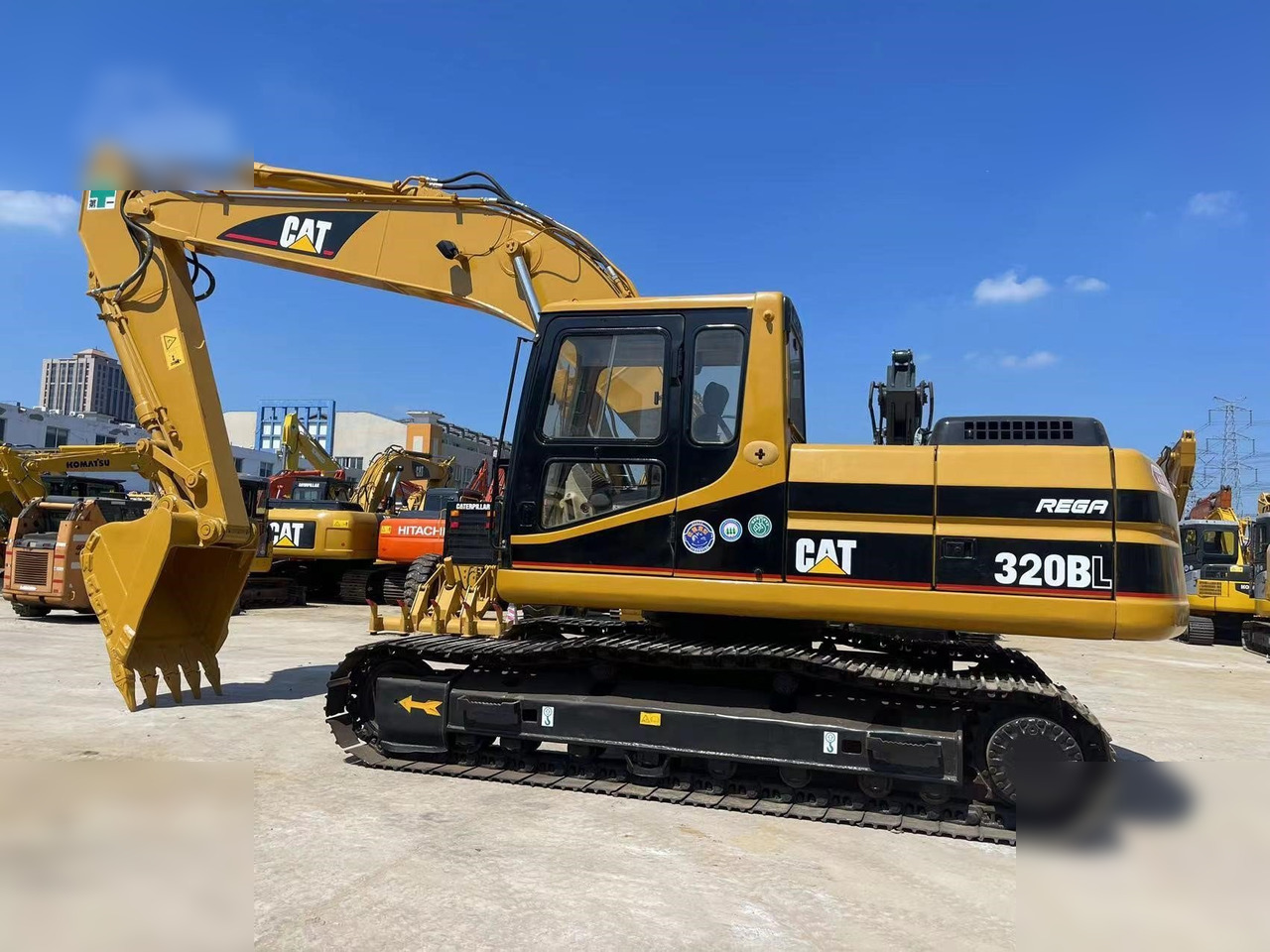 CATERPILLAR 320BL - Lánctalpas kotró: 1 kép. CATERPILLAR 320BL - Lánctalpas kotró: 1 kép.