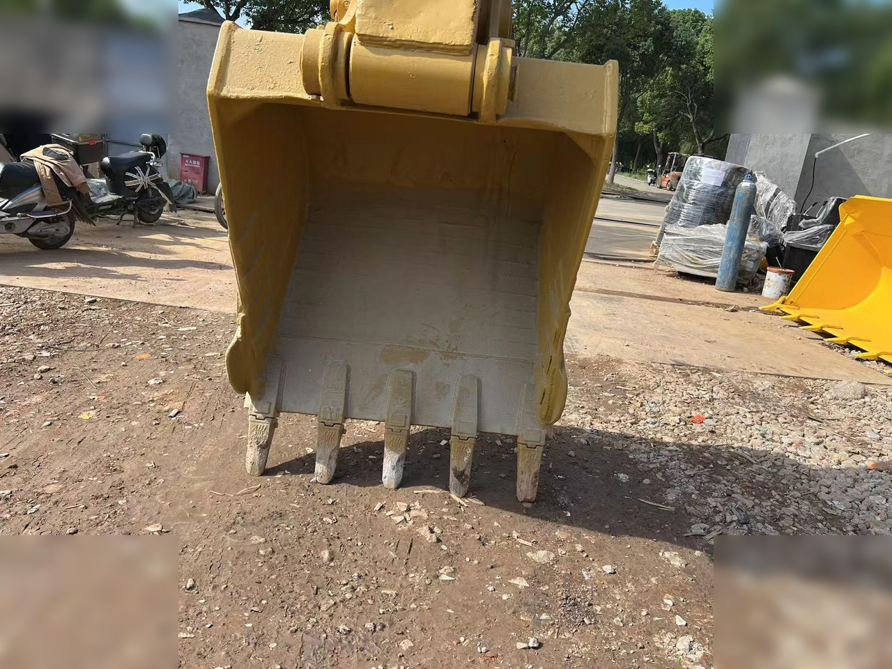 CATERPILLAR 320BL - Lánctalpas kotró: 4 kép. CATERPILLAR 320BL - Lánctalpas kotró: 4 kép.