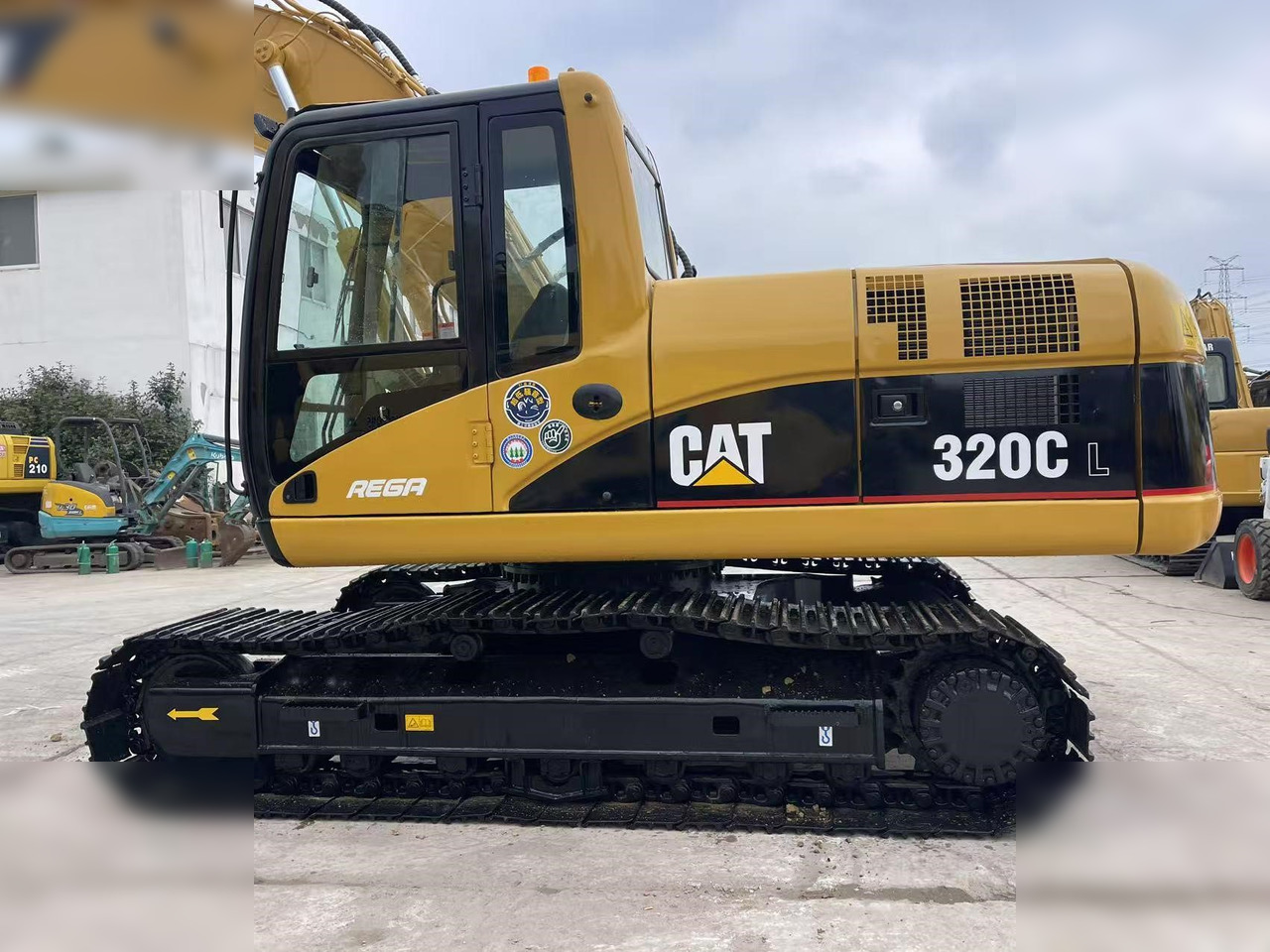 CATERPILLAR 320C - Lánctalpas kotró: 4 kép. CATERPILLAR 320C - Lánctalpas kotró: 4 kép.